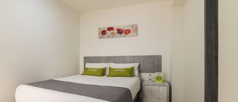 Fer et planche à repasser, Wi-Fi gratuit, draps fournis