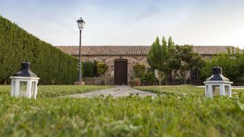 ุงูู
ูุทูุฉ ุงูู
ุญูุทุฉ ุจุงูู
ูุดุฃุฉ