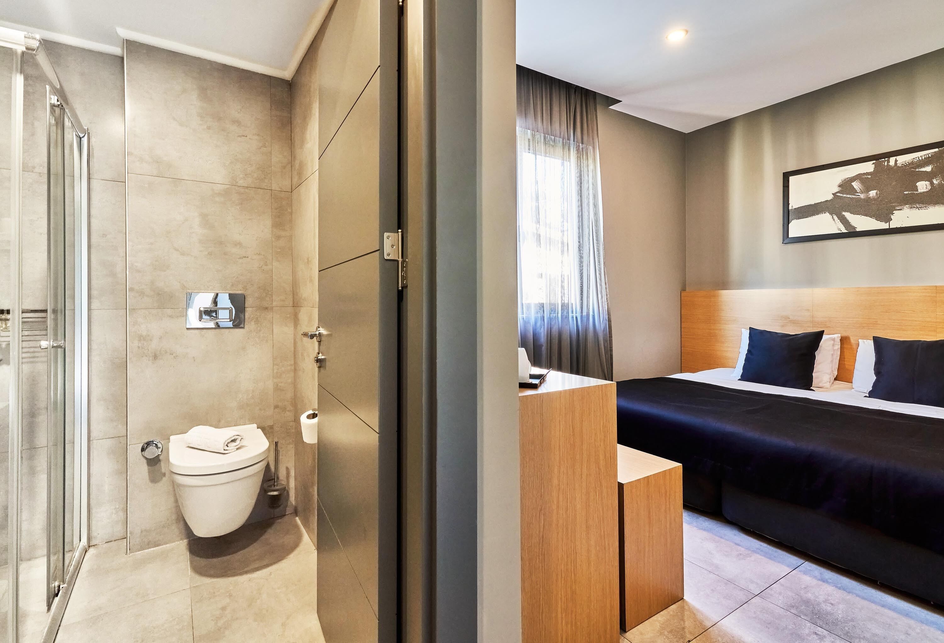 1 bedroom, premium bedding, minibar, desk