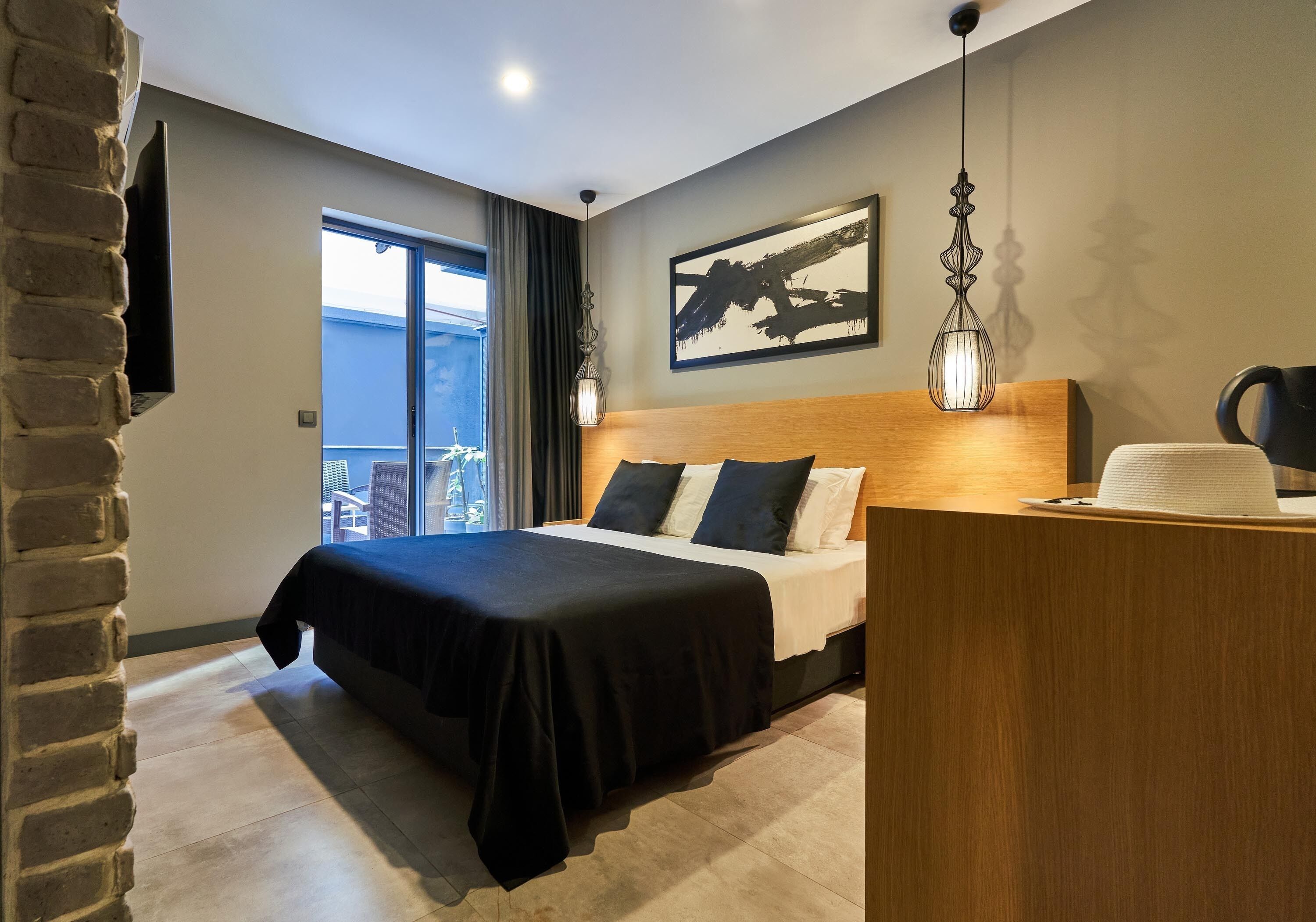 1 bedroom, premium bedding, minibar, desk