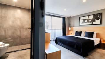1 bedroom, premium bedding, minibar, desk