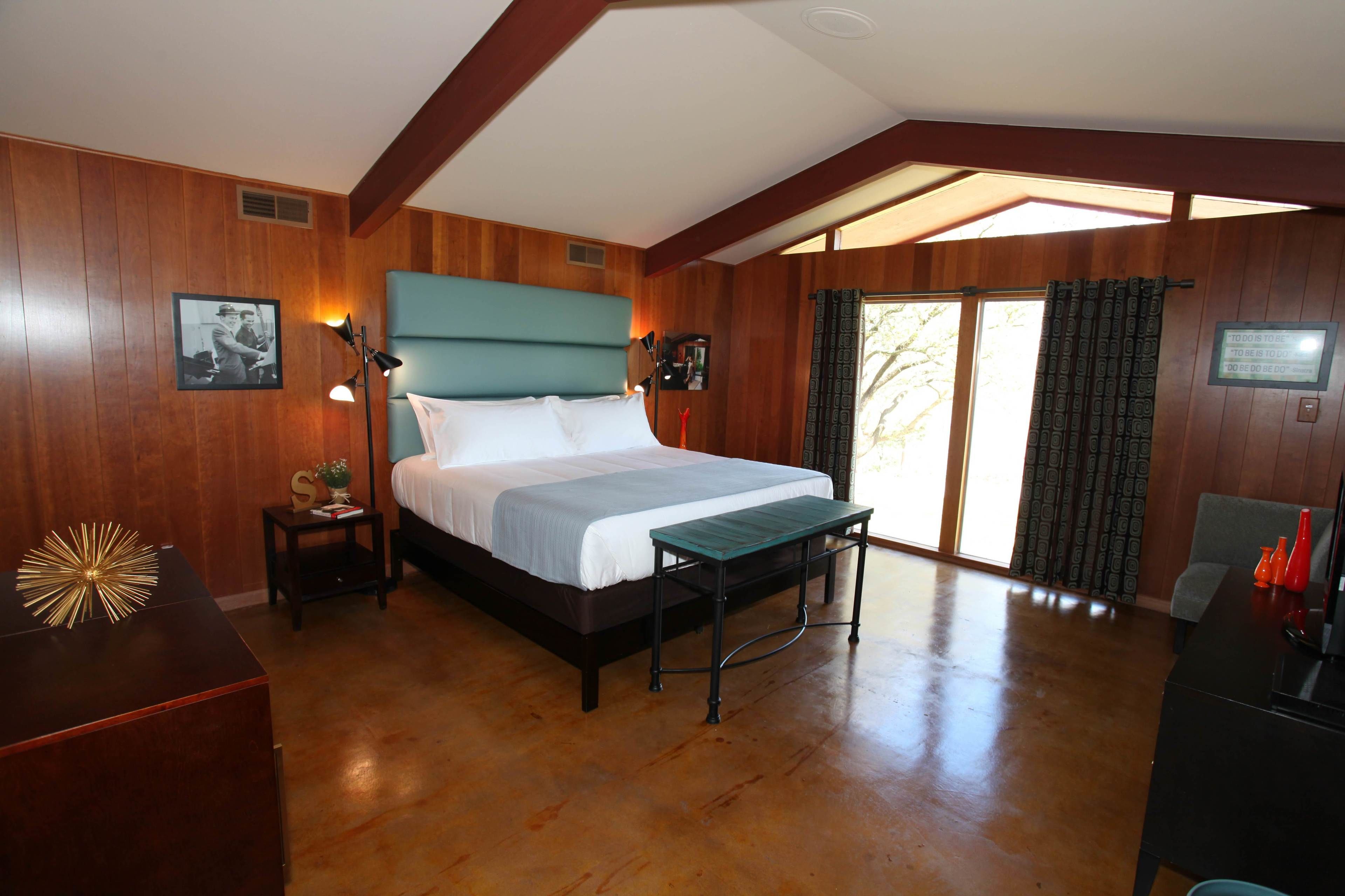 Suite, Private Bathroom (The Sinatra Suite) | Egyptian cotton sheets, desk, iron/ironing board, free WiFi