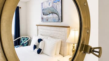Standaard kamer, 1 queensize bed, koelkast, op benedenverdieping | Luxe beddengoed, individueel gedecoreerd, individueel gemeubileerd