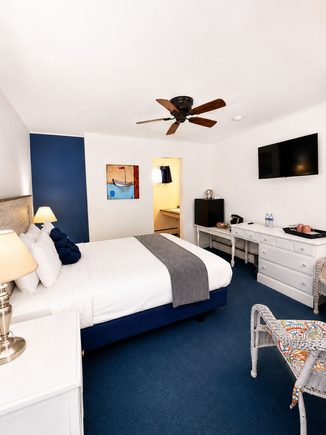 Habitación Confort, 1 cama Queen size, refrigerador, planta baja | Ropa de cama de alta calidad y decoración personalizada 