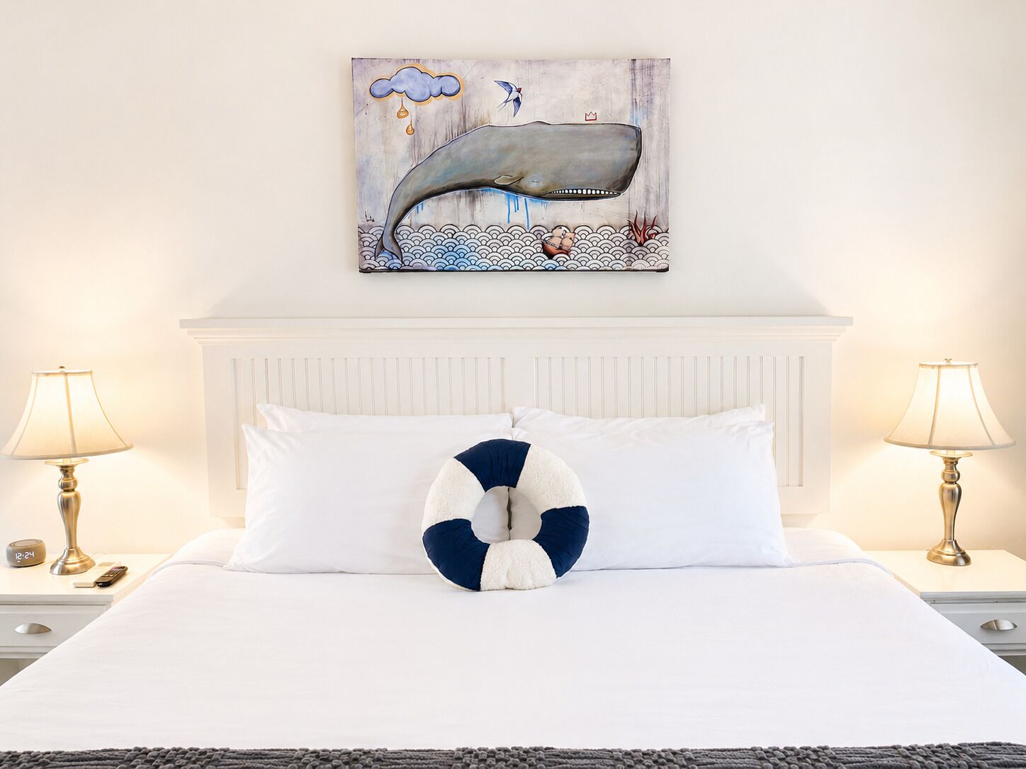 Premier-Doppelzimmer, 1 King-Bett, Kühlschrank, Zwischengeschoss | Hochwertige Bettwaren, individuell dekoriert, individuell eingerichtet