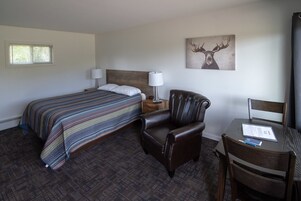 Espacio para trabajar con laptop, cortinas blackout y wifi gratis 