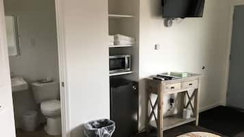 Espacio para trabajar con laptop, cortinas blackout y wifi gratis