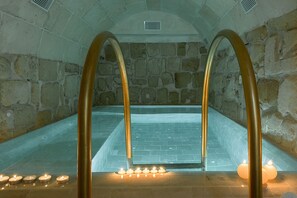 Indoor pool - S'Hotelet d'es Born - Suites & SPA (Ciutadella de Menorca)