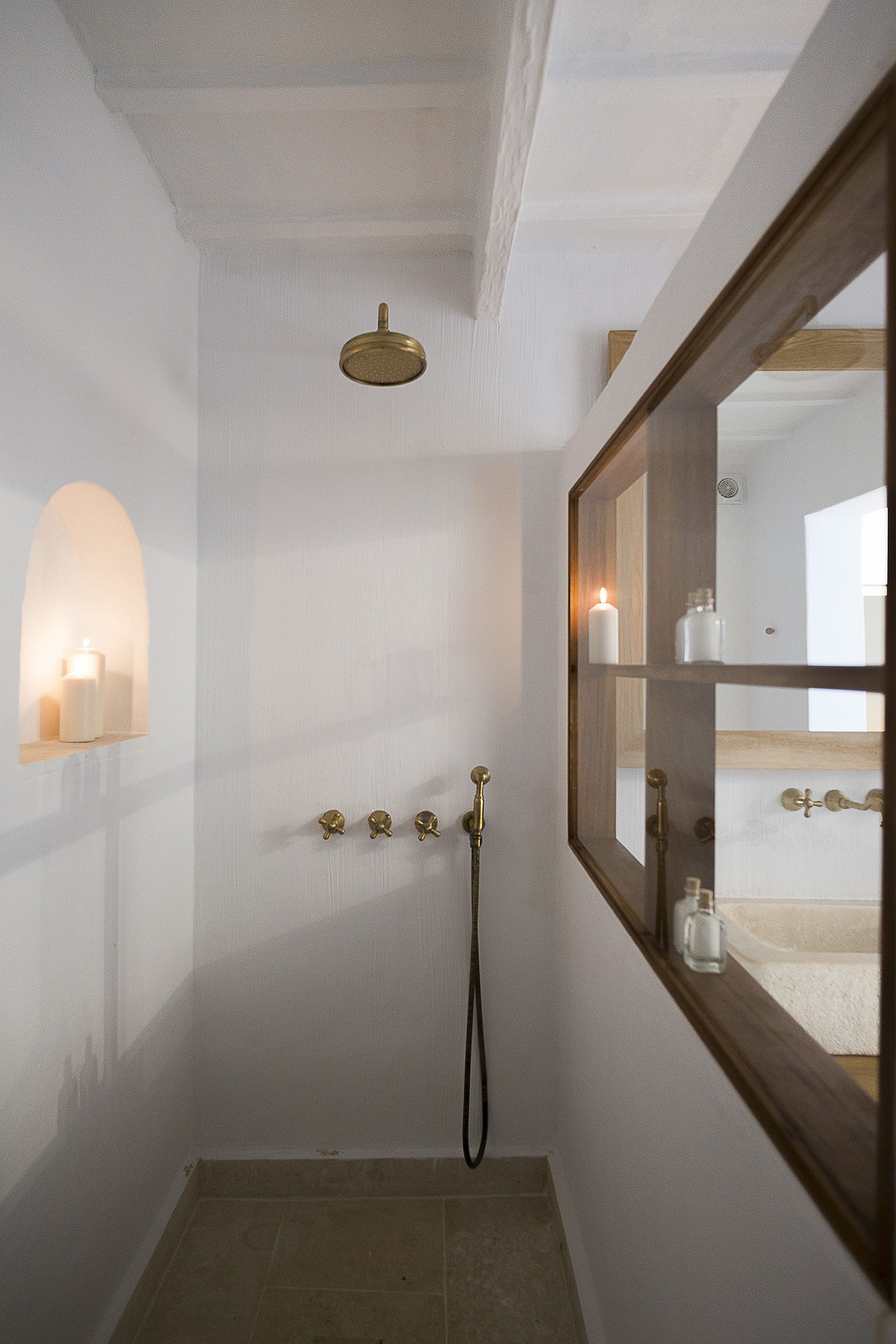 Superior Double Room | Bathroom shower