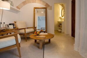 Deluxe Suite, Terrace | Premium bedding, minibar, in-room safe, desk - S'Hotelet d'es Born - Suites & SPA (Ciutadella de Menorca)