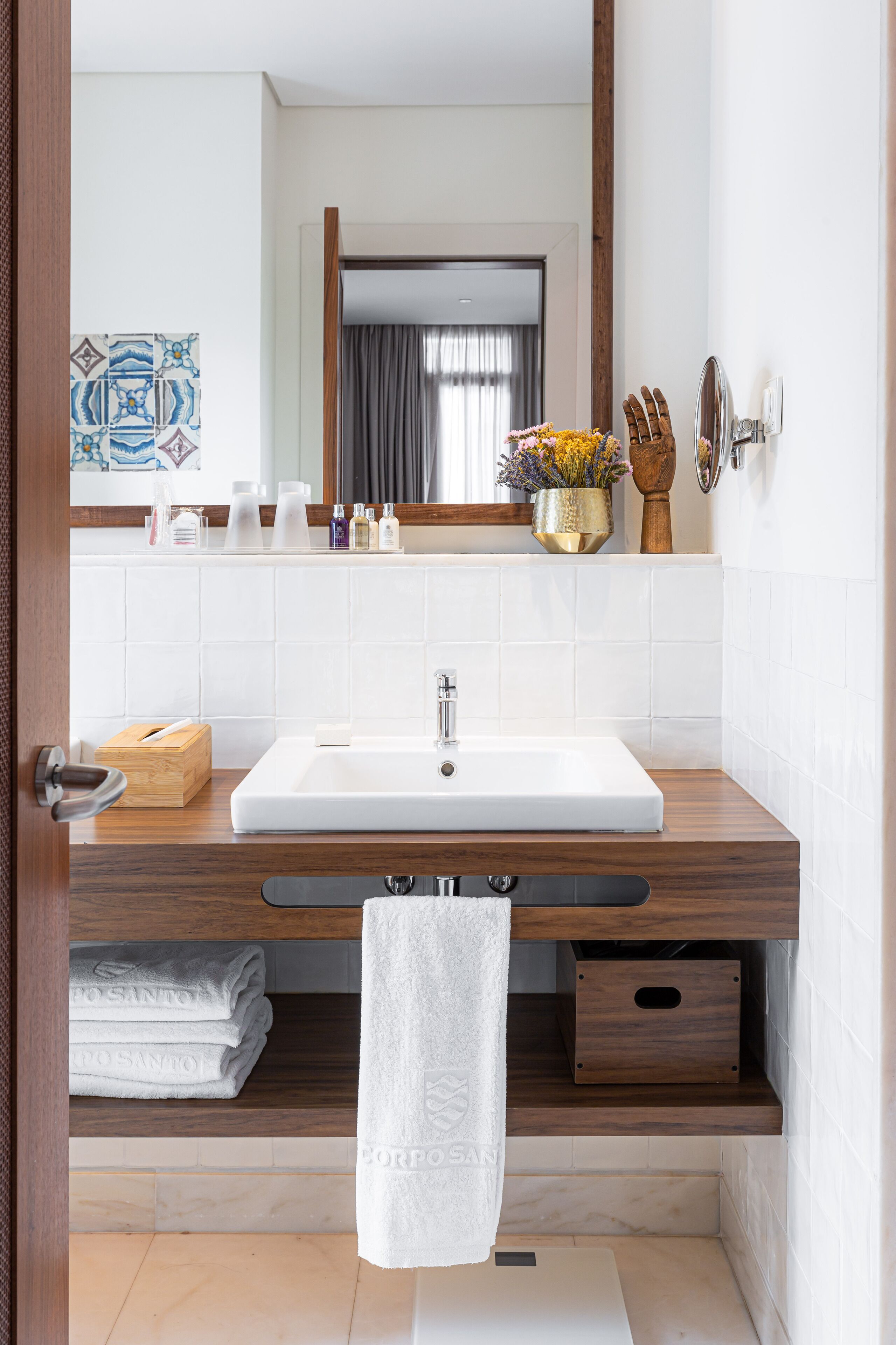 shower, rainfall showerhead, eco-friendly toiletries, hair dryer