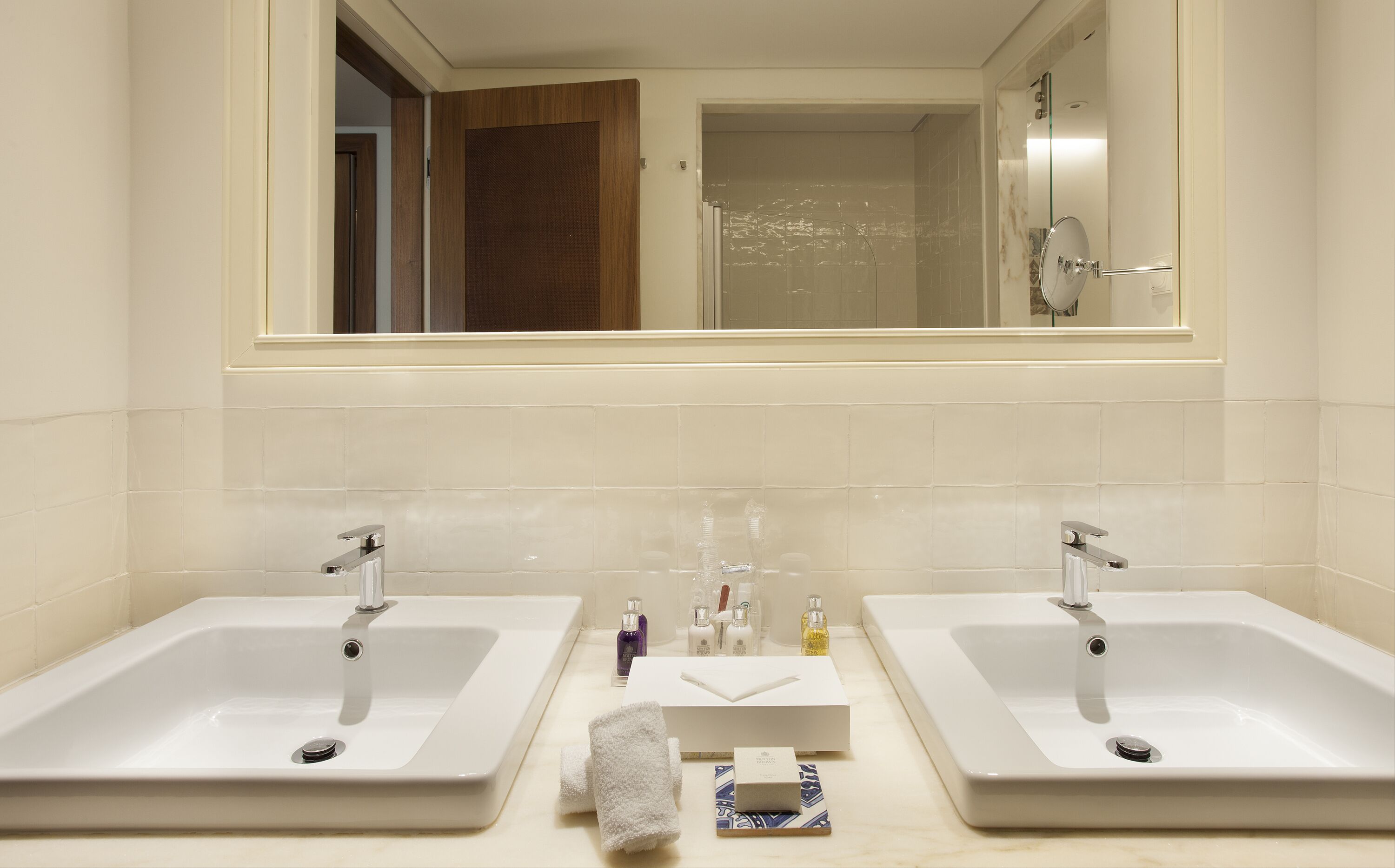 shower, rainfall showerhead, eco-friendly toiletries, hair dryer