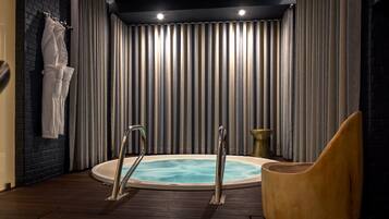 Couples treatment room(s), sauna, steam room, massages