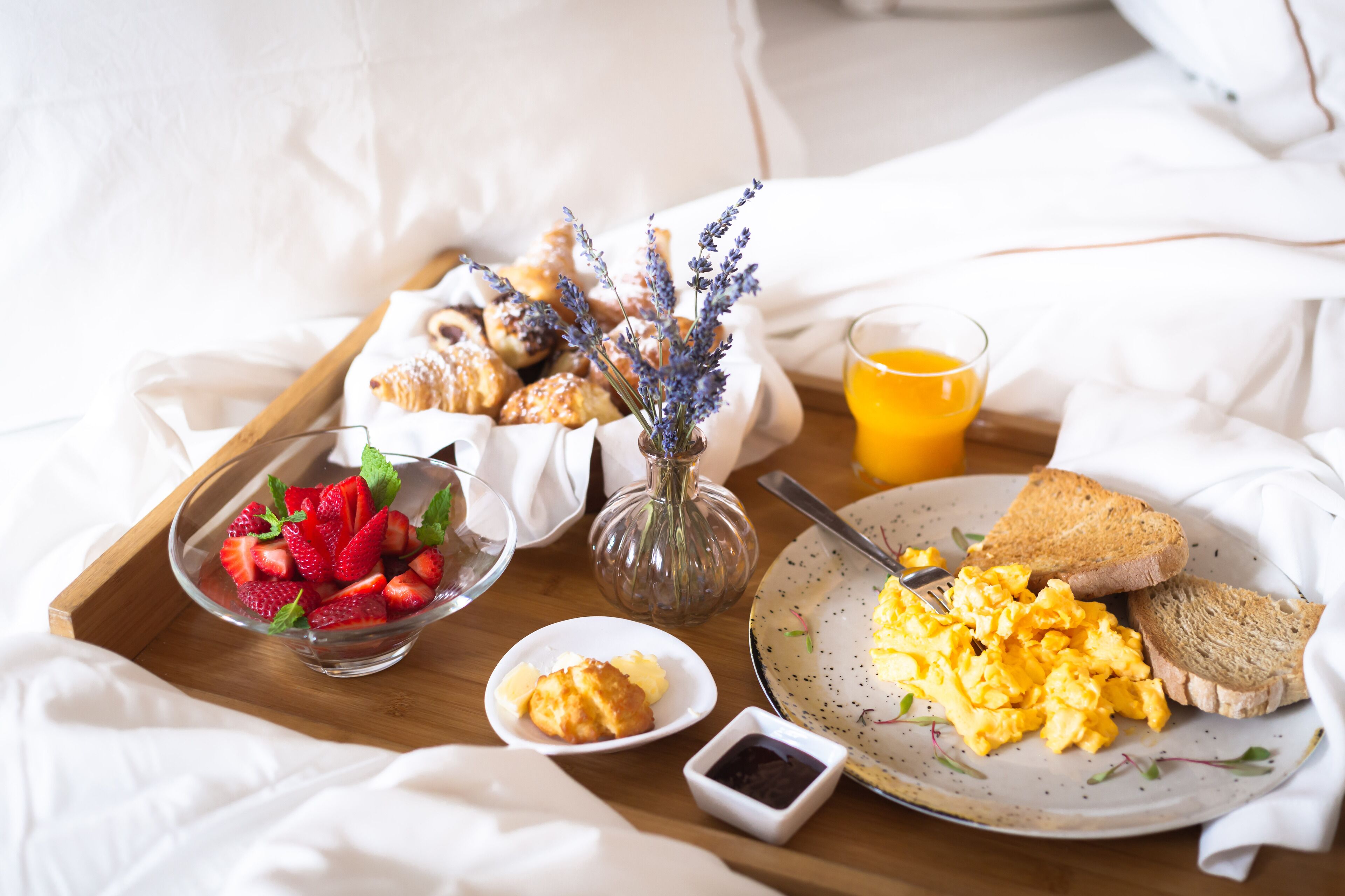 daily continental breakfast (eur 20 per person)