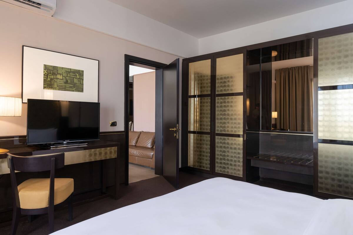 Ropa de cama de alta calidad y minibar 