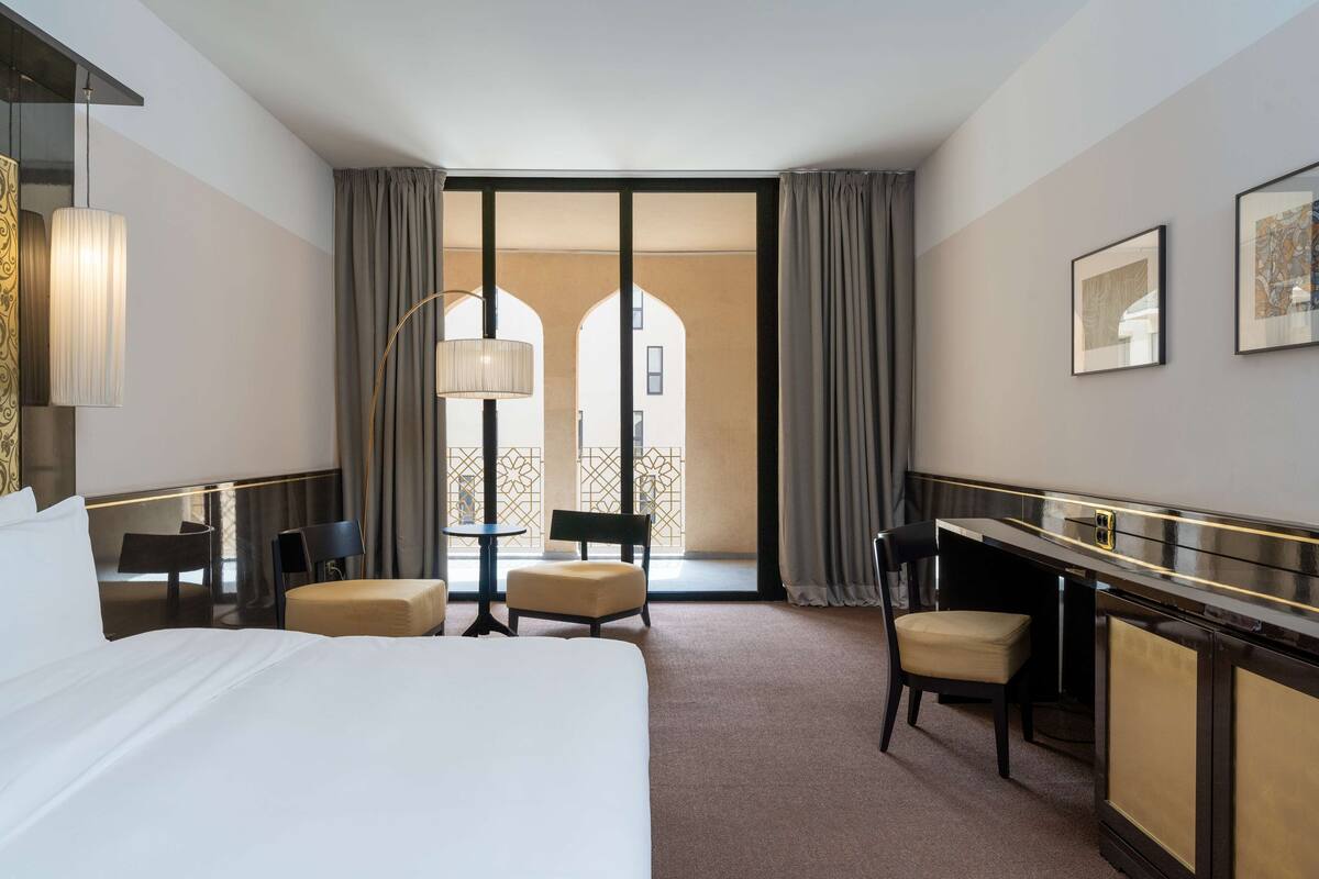 Ropa de cama de alta calidad y minibar 