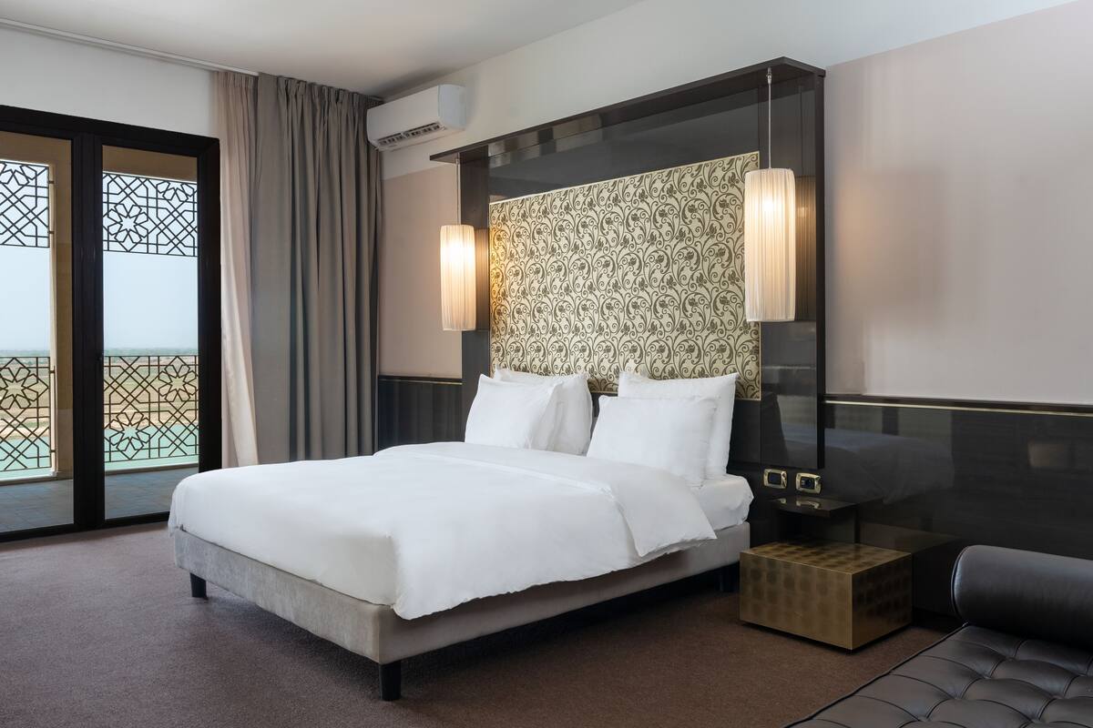 Ropa de cama de alta calidad y minibar 