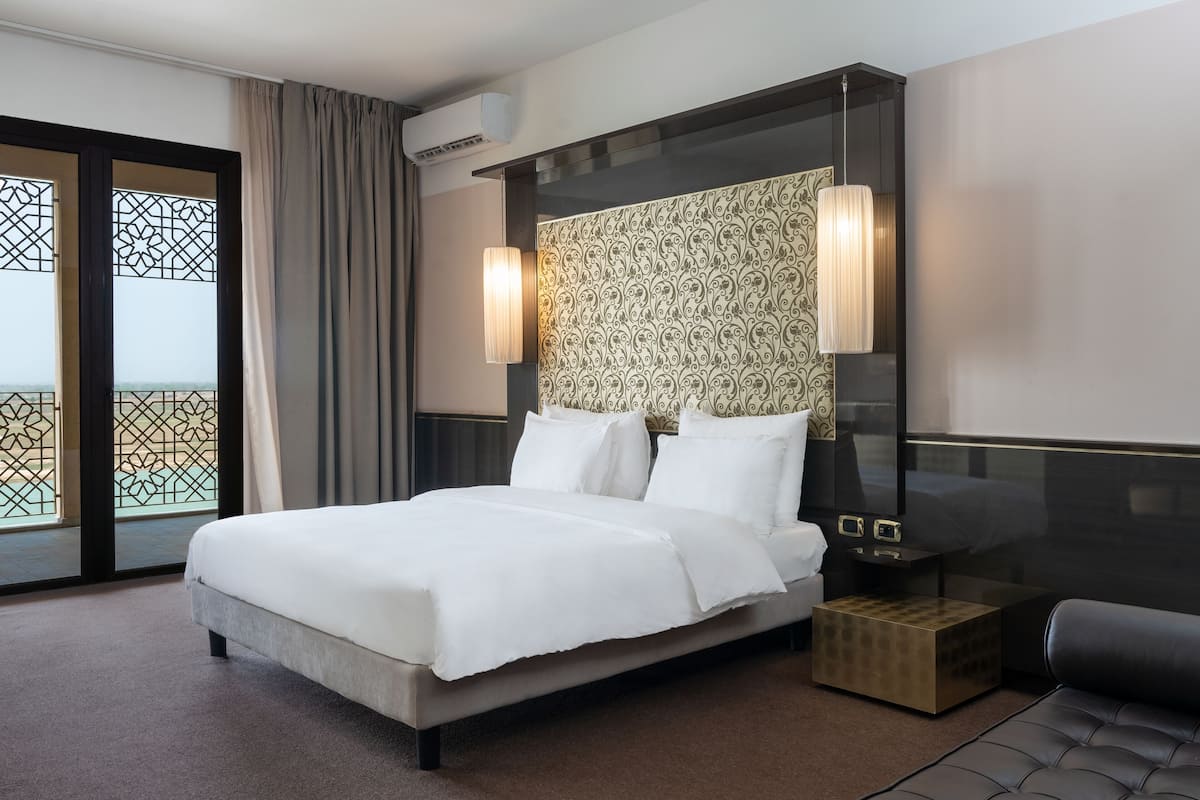 Premium bedding, minibar, in-room safe, desk