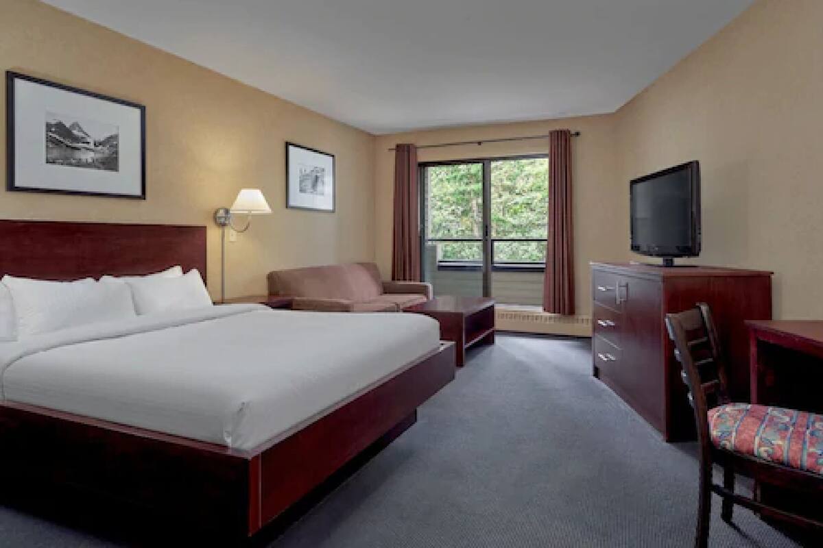 Chambre Deluxe, 1 très grand lit | Literie de qualité, coffre-fort, bureau, fer et planche à repasser