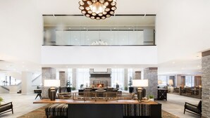 Lobby sitting area - Mount Kidd Manor at Kananaskis (Kananaskis)