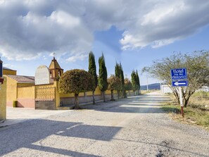 Property entrance - (Cadereyta de Montes)