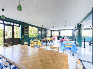 Dining - (Cadereyta de Montes)