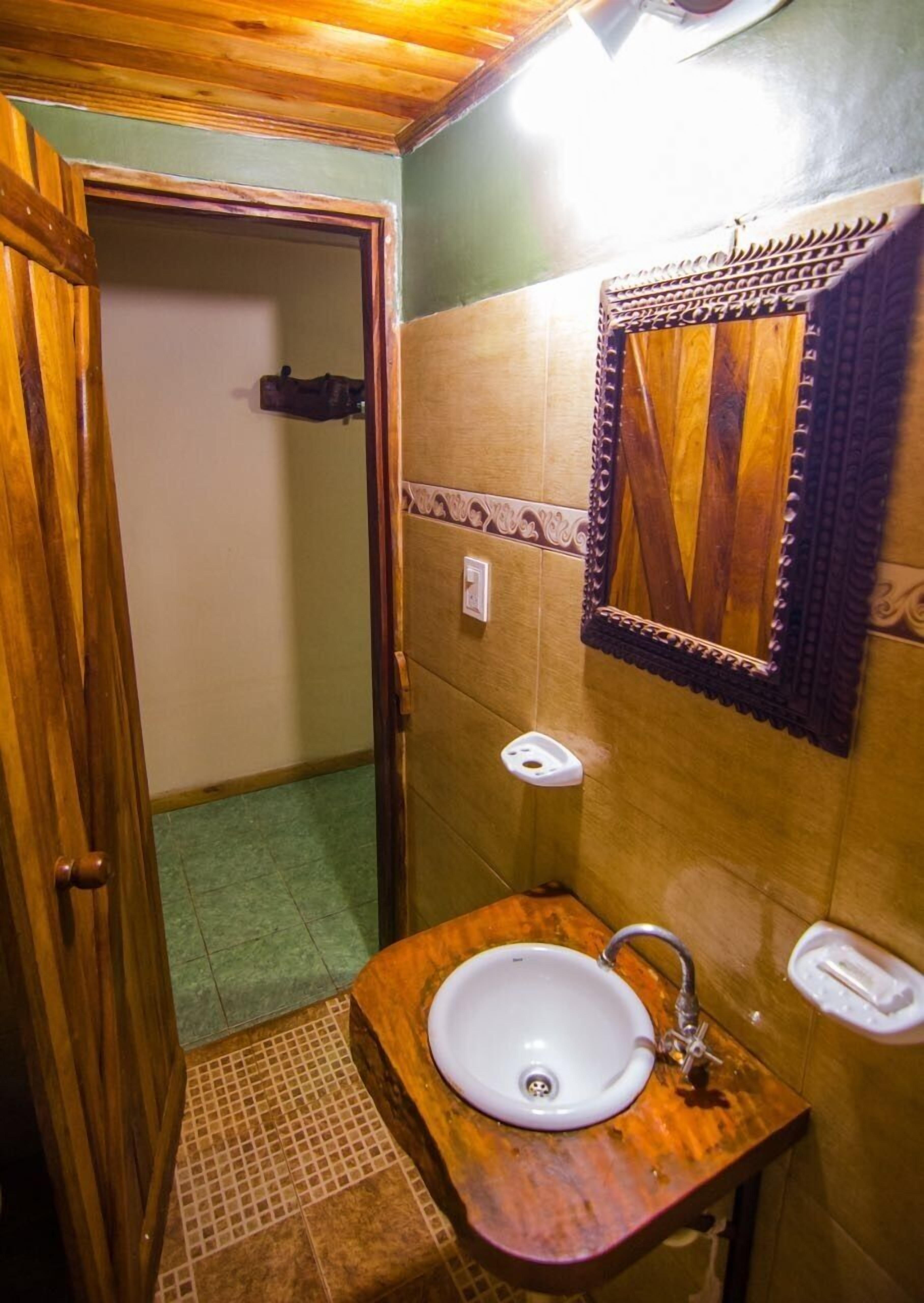 standard double room single use | bathroom | shower, bidet, towels
