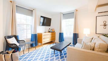 Superior Apartment, 1 King Bed, Kitchen | 1 bedroom, premium bedding, pillowtop beds, individually decorated