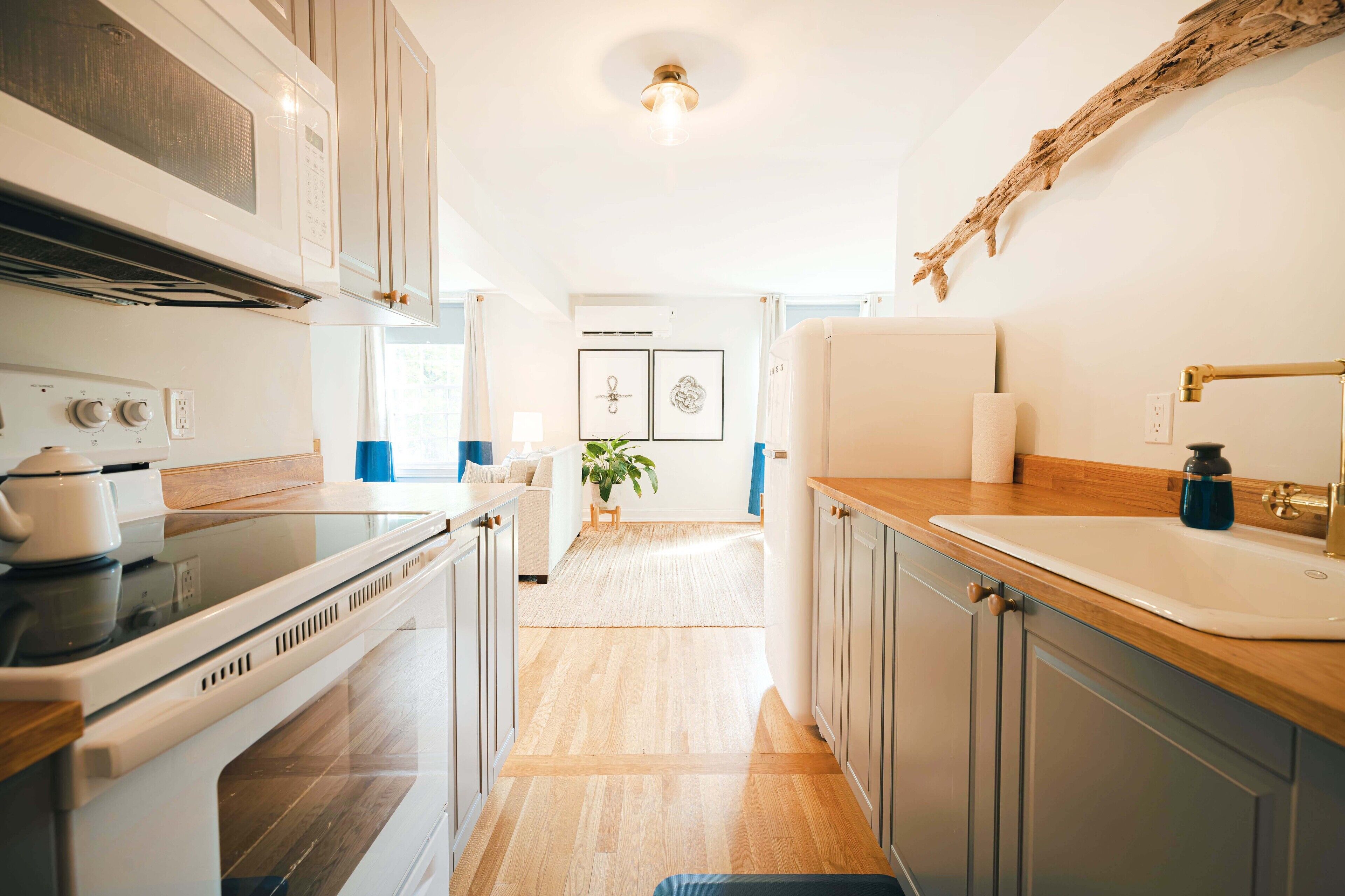 Coffee/tea maker, electric kettle, toaster