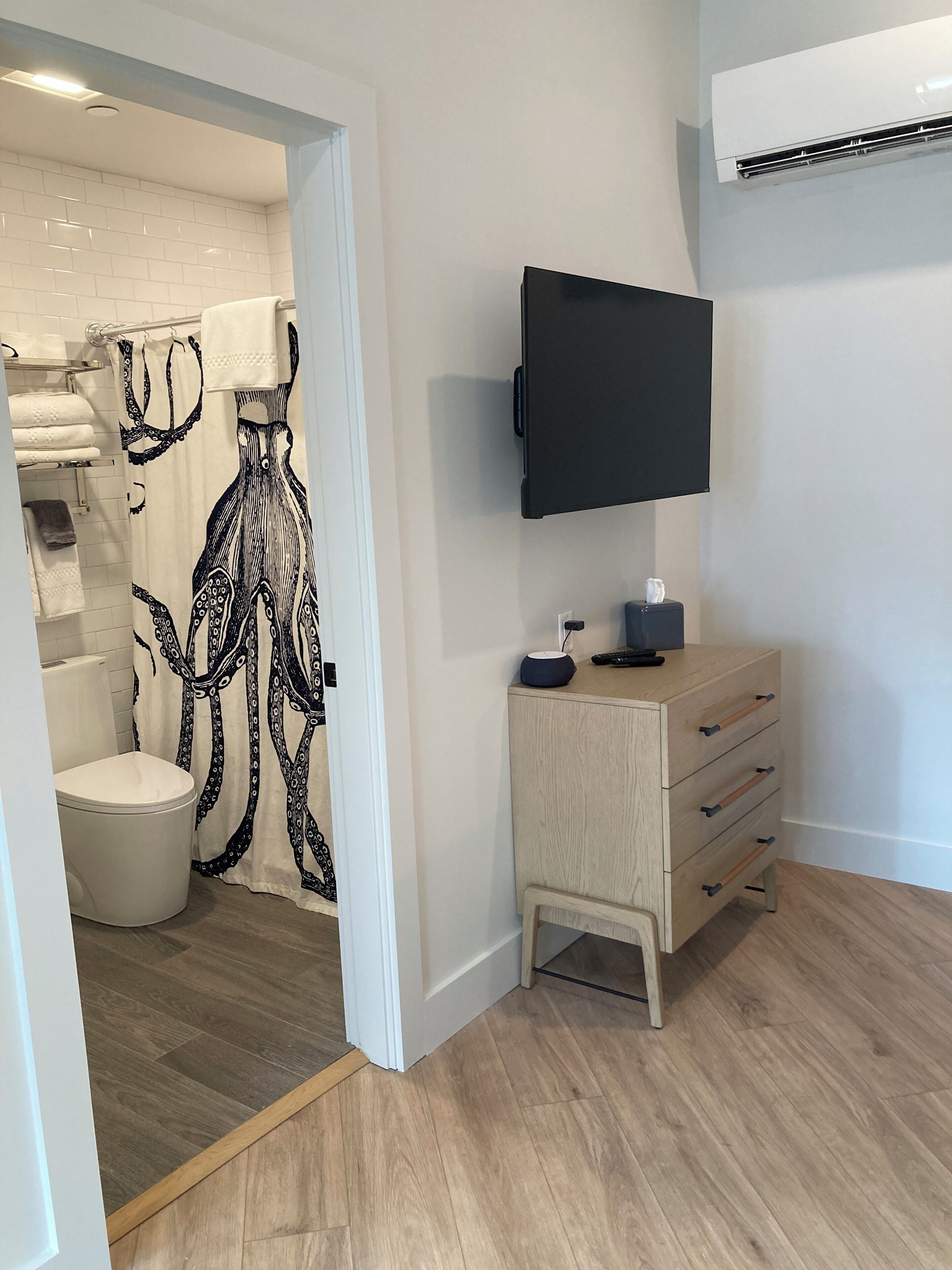 Standard Double Room, 1 Queen Bed, Pets Allowed, Ground Floor | Premium bedding, pillowtop beds, individually decorated