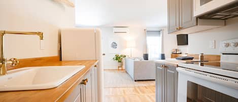 Deluxe Apartment, 1 King Bed with Sofa bed, Kitchen, Garden Area | Private kitchen | Coffee/tea maker, electric kettle, toaster
