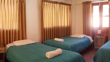 Quadruple Room | Desk, iron/ironing board, free WiFi