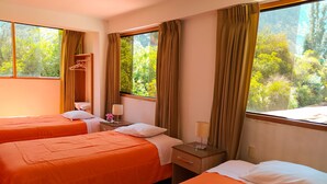 A hotel room with two beds, a nightstand, a lamp, and a view of greenery outside. - Tambo de Ollantay (Ollantaytambo)