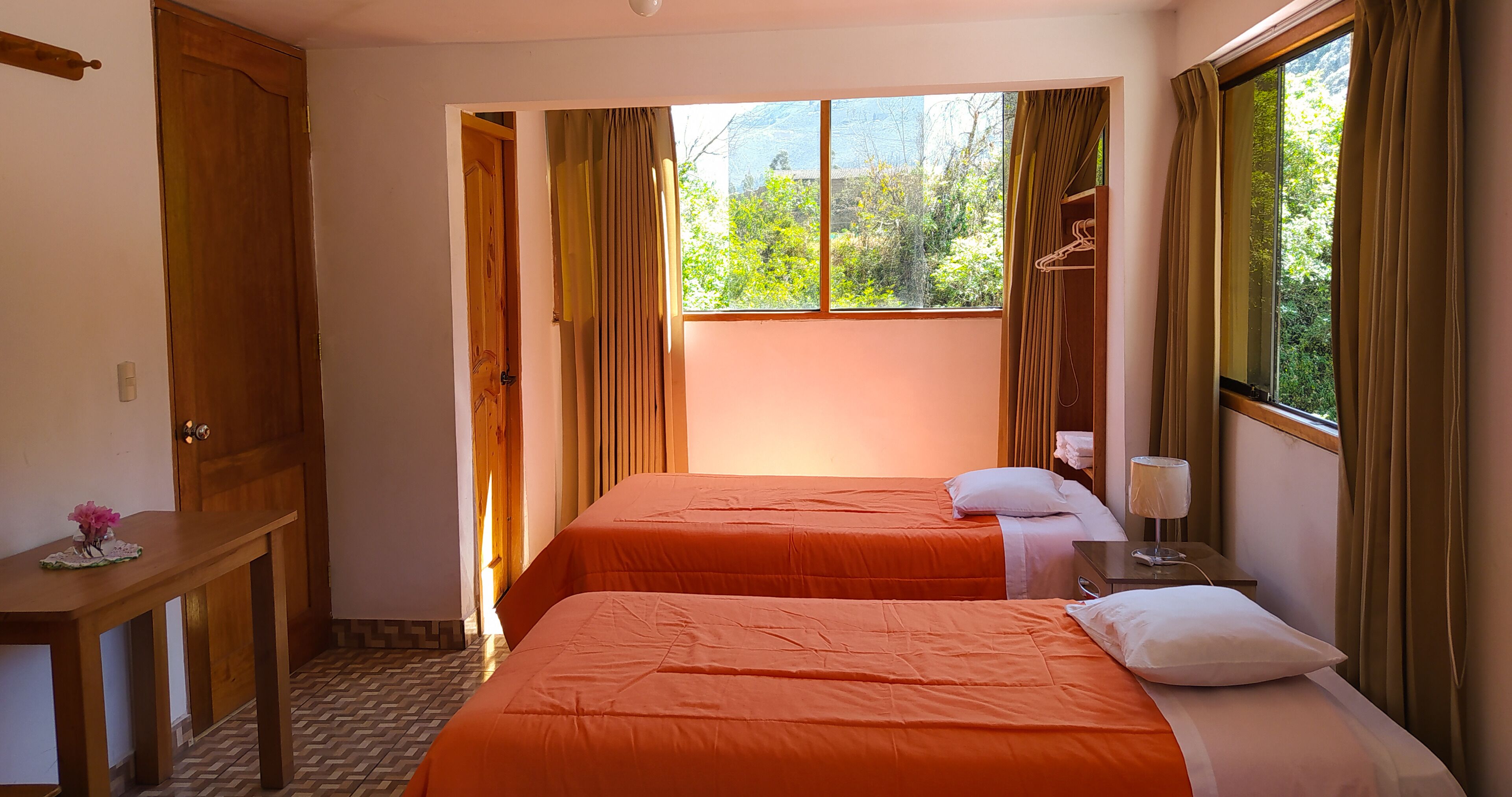 quadruple room | desk, iron/ironing board, free wifi