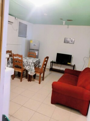 Living area - MaFlo Arms Apartments (Belize City)