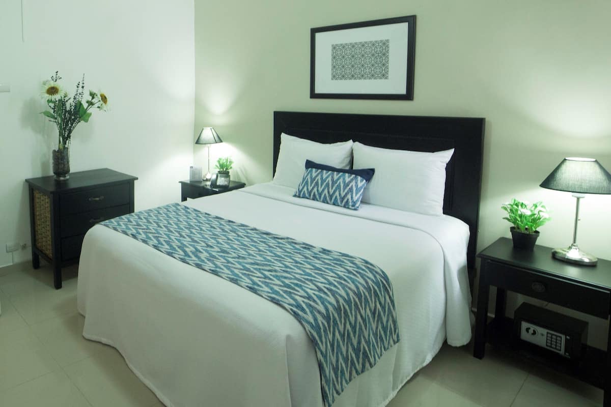 Standard Room | Pillowtop beds, in-room safe, desk, iron/ironing board