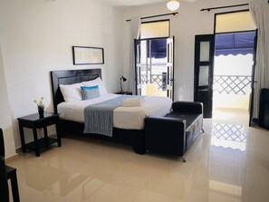 Matalassos amb encoixinament addicional i caixa forta a l'habitació 