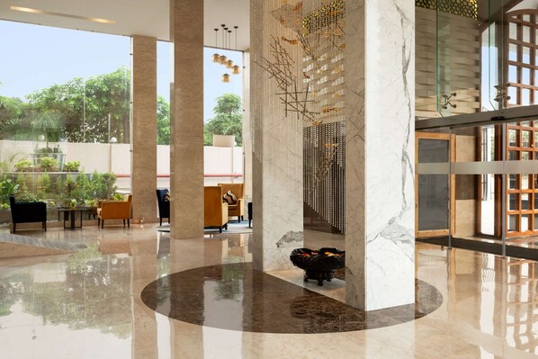 Lobby - Ramada by Wyndham Dehradun Chakrata Road (Dehradun)