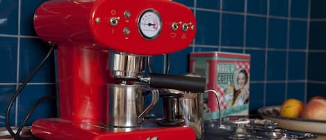 Kaffee und/oder Kaffeemaschine