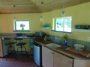 Fridge, oven, stovetop, coffee/tea maker - Cozy, Artistic Retreat Surrounded By Waterfalls, Orchards And Gardens (Newfield)