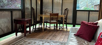 Whispering Moose located for great hikes, Missoula breweries and coffee shops.