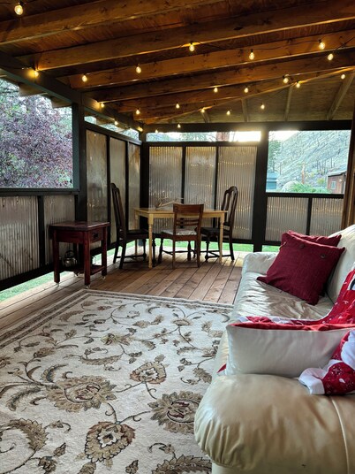 Whispering Moose located for great hikes, Missoula breweries and coffee shops.