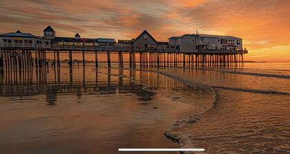 Crashing surf, steps to the sand, Pier BEST CONDO IN OLD ORCHARD BEACH
