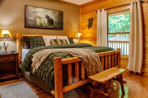 3 bedrooms, memory foam beds, iron/ironing board, free WiFi