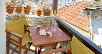 Agapi Julia, reconstruite avec goût, abondance de luxe. Vieille ville de Skopelos