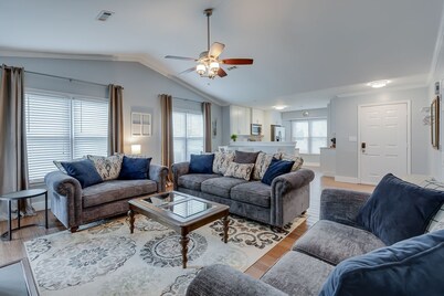 Peaceful Oasis Convenient to Greenville!