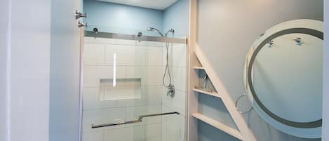 تجهيزات دش، مجففات شعر، مناشف، صابون