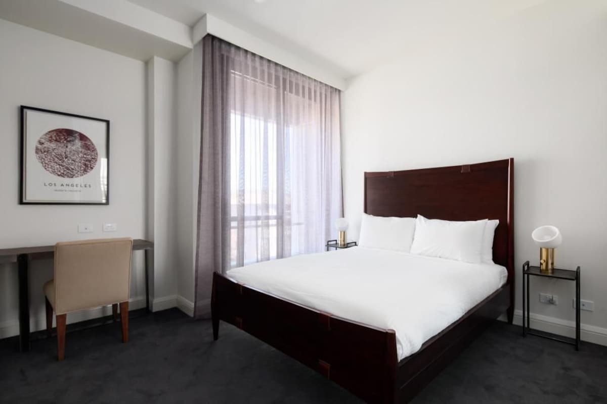 Premium bedding, pillowtop beds, minibar (free items), in-room safe