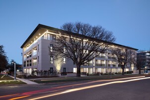 Fassade der Unterkunft – Abend/Nacht