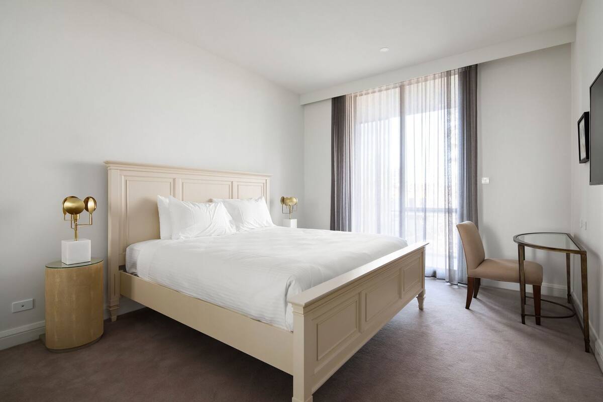 Premium bedding, pillowtop beds, free minibar, in-room safe